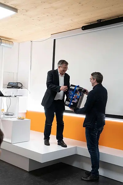 Vortragende auf Bühne