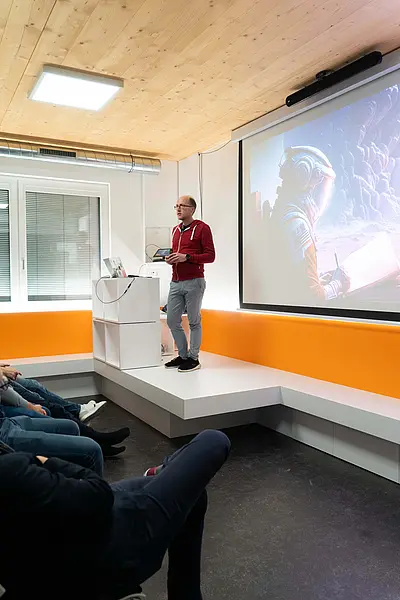 Vortragender auf Bühne