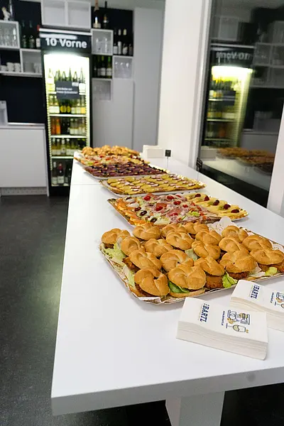 Schnitzelsemmeln und belegte Brote