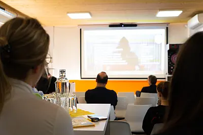 Foto aus dem Publikum zur Leinwand