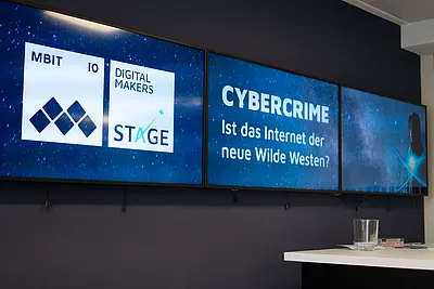 Screens mit Logo und Titel