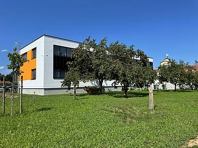 Digital Makers Space aus Gartensicht