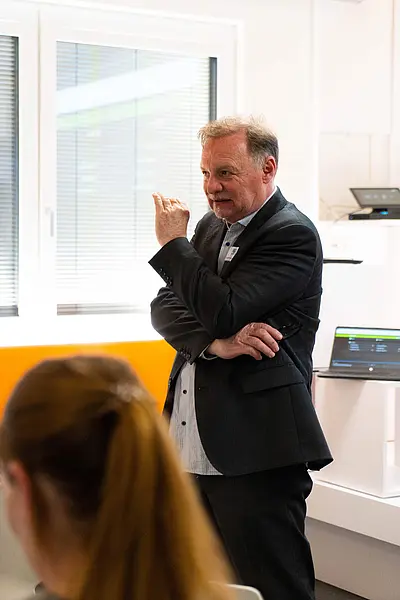 Vortragender beim Sprechen